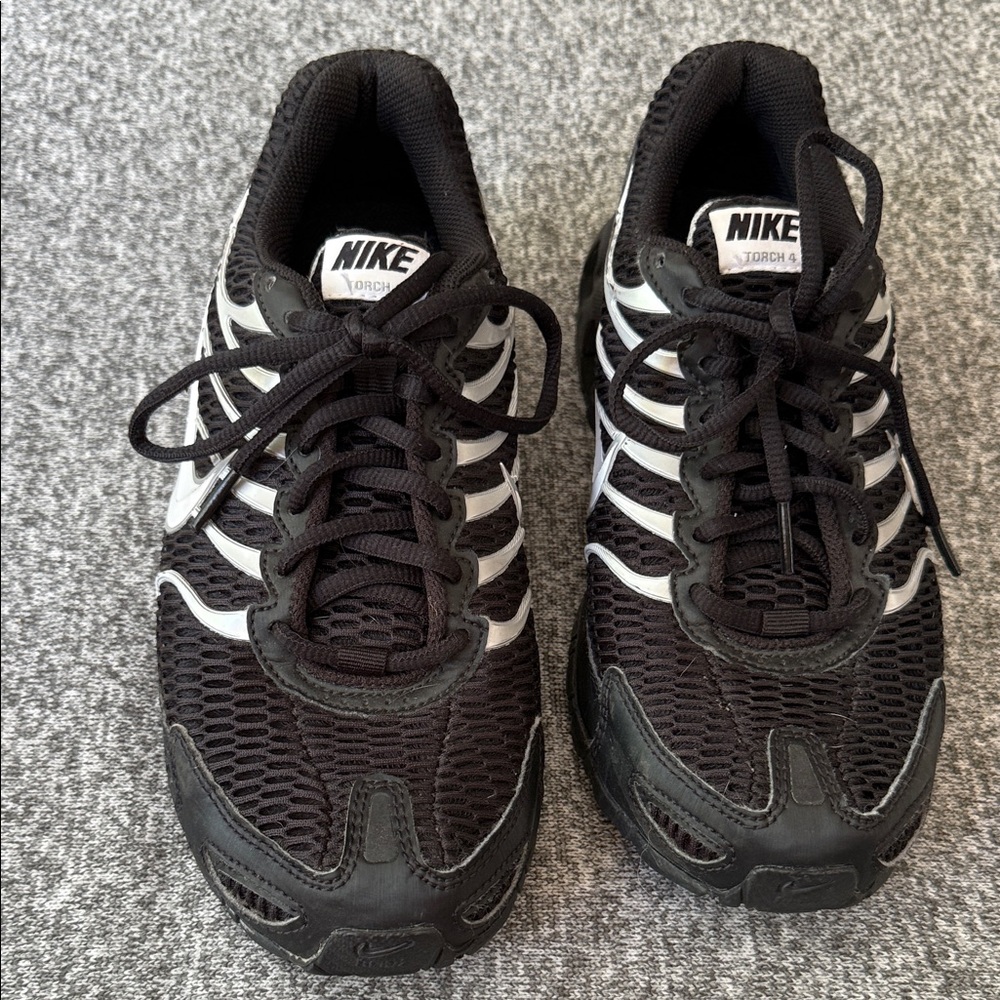 Nike Torch 4 Black and Gray Athletic Shoes Size 8.5